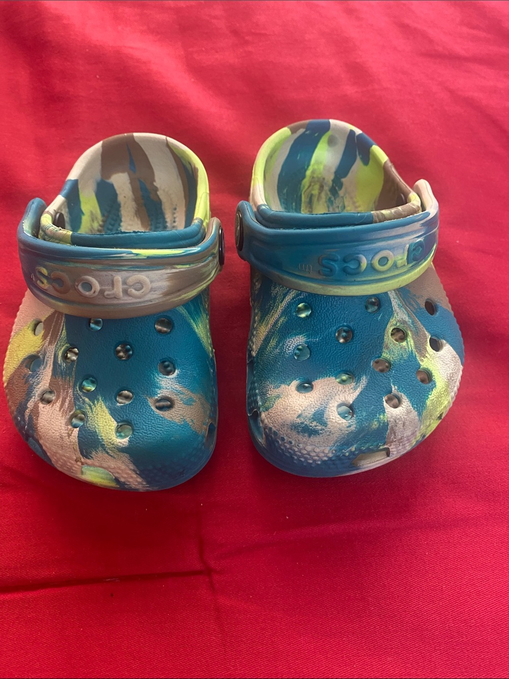 CROCS Kids Tie-Dye Clog in Blue, Yellow & White